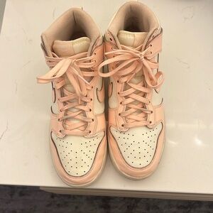 Women’s Dunk High Crimson Tint